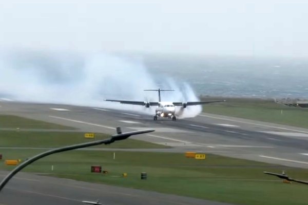 air new zealand atr 72 600 engine fire