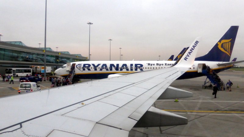 Ryanair Boeing 737-800 Wing