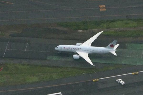 air canada 787 narita construction runway 1