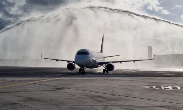 BermudAir e175 water salute