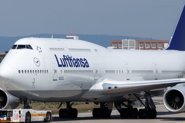 lufthansa boeing 747 8i
