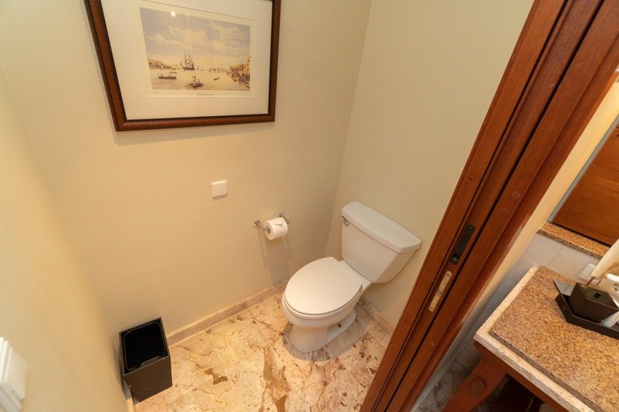 santa barbara curacao bathroom2 1