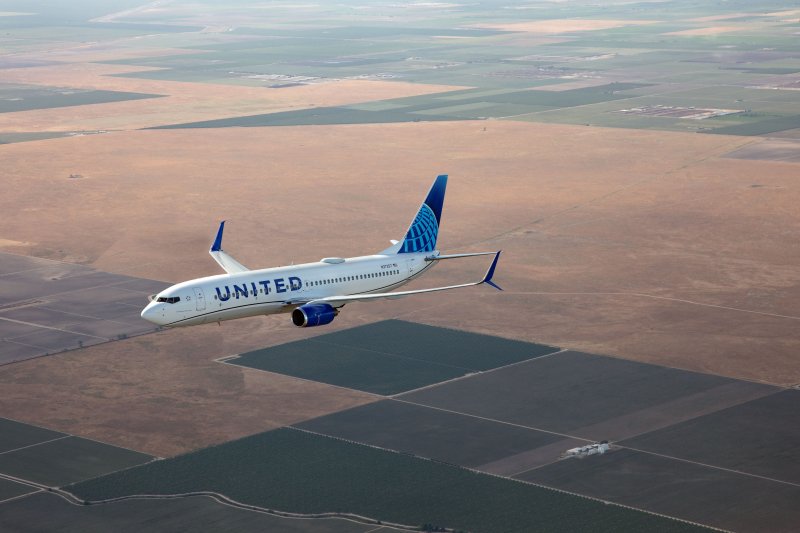 united boeing 737 800