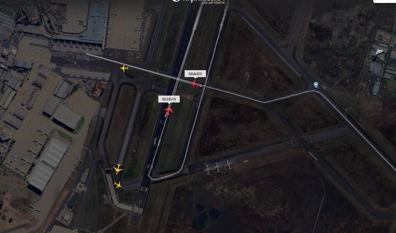 sa 422 lh 573 runway crossing
