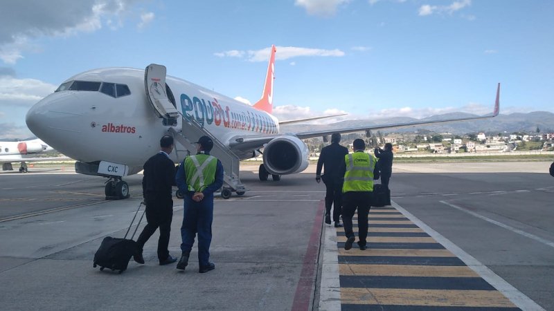 Ecuair Boeing 737-700