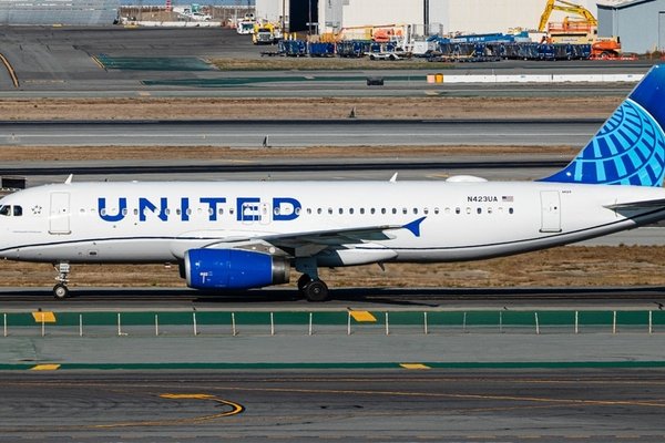 united a320 scaled 1