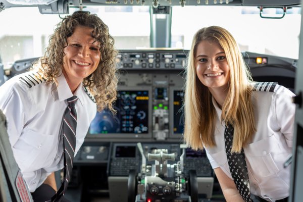 Southwest’s First Mother/Daughter Pilot Duo