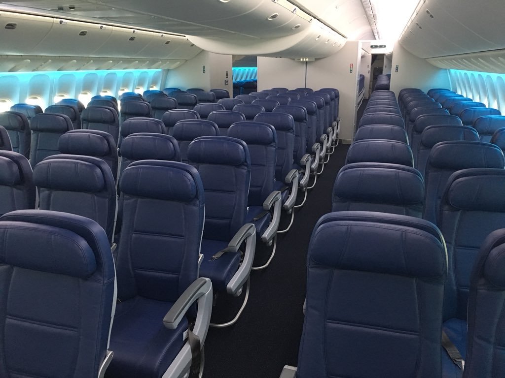 delta economy 777 200 900x675