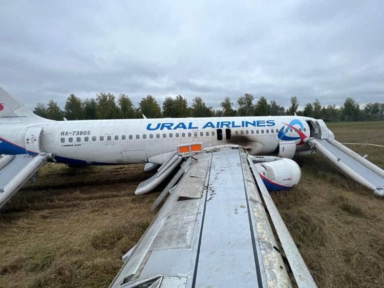 ural airlines u61383 field landing 2