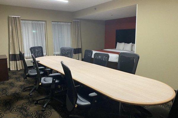 comfort inn ohare boardroom suite 1