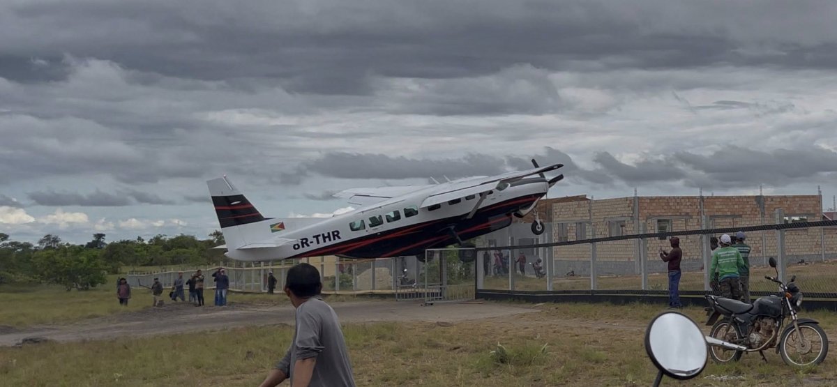 air services guyana 8r thr